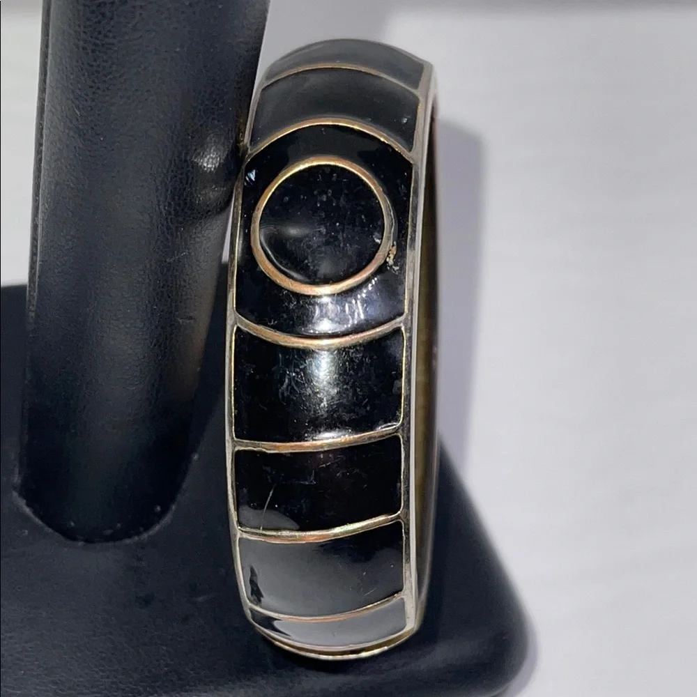 Vintage art deco style Elegant Black and Gold clamper Bracelet